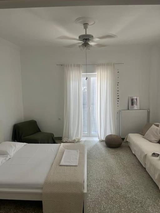 Cozy, Spacious, Newly Renovated Flat In Adamas Eksteriør bilde