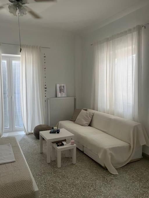 Cozy, Spacious, Newly Renovated Flat In Adamas Eksteriør bilde