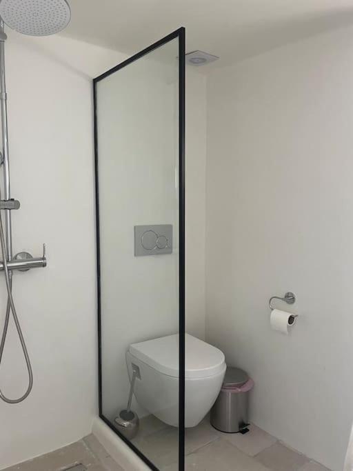 Cozy, Spacious, Newly Renovated Flat In Adamas Eksteriør bilde