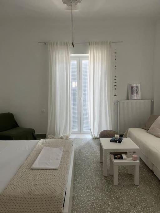 Cozy, Spacious, Newly Renovated Flat In Adamas Eksteriør bilde