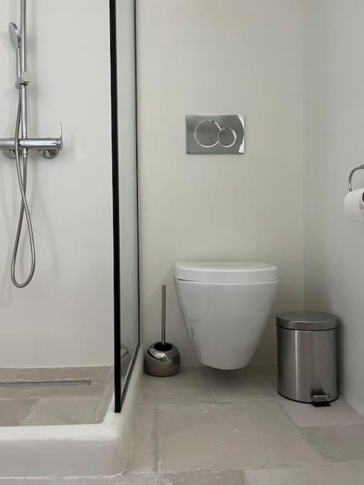 Cozy, Spacious, Newly Renovated Flat In Adamas Eksteriør bilde