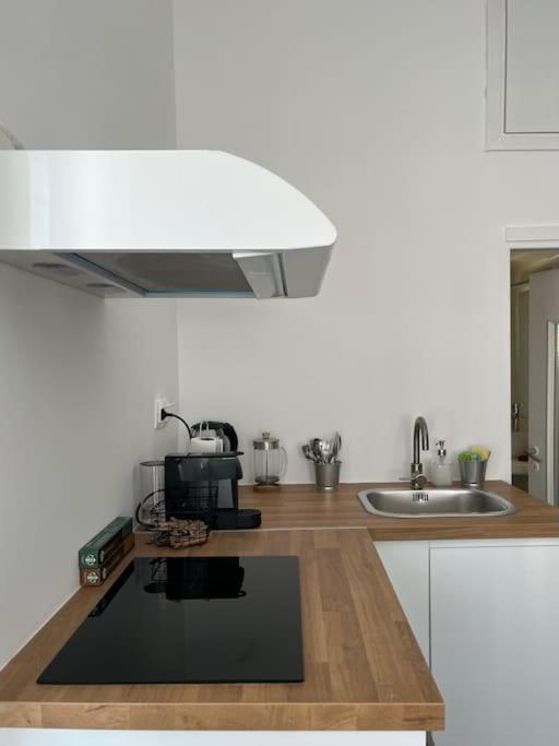 Cozy, Spacious, Newly Renovated Flat In Adamas Eksteriør bilde