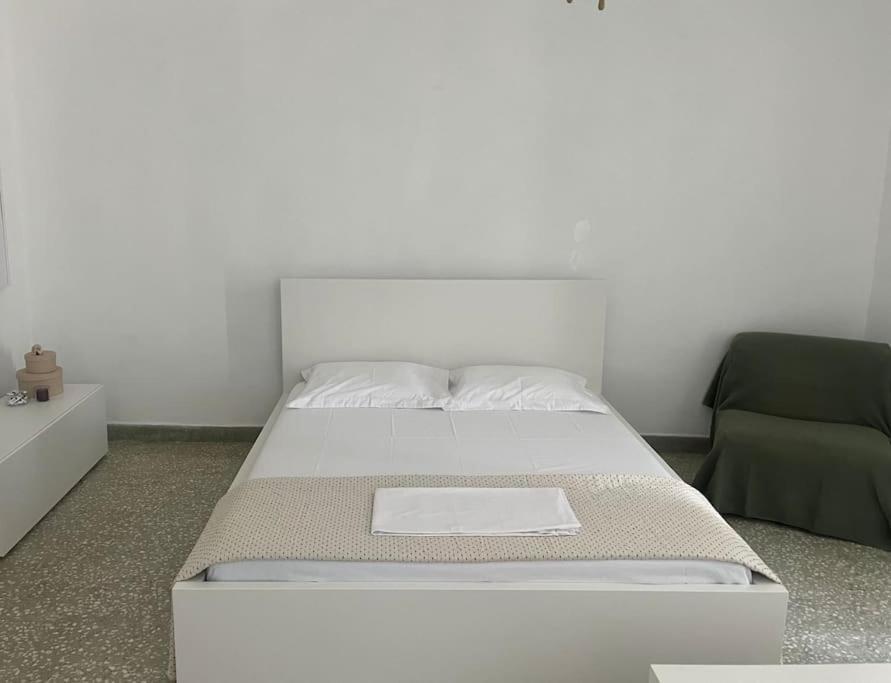 Cozy, Spacious, Newly Renovated Flat In Adamas Eksteriør bilde