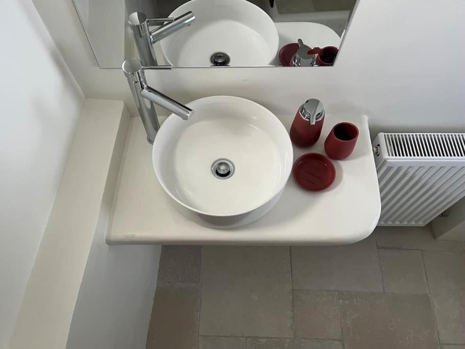 Cozy, Spacious, Newly Renovated Flat In Adamas Eksteriør bilde