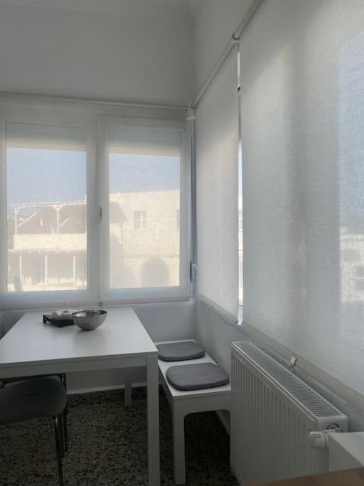 Cozy, Spacious, Newly Renovated Flat In Adamas Eksteriør bilde